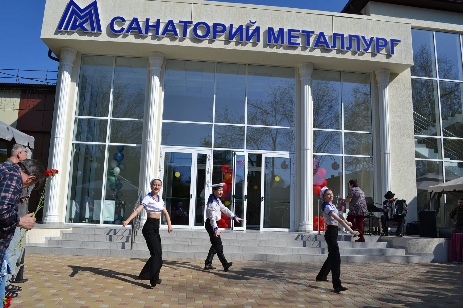 С праздником для всех поколений нашей страны!